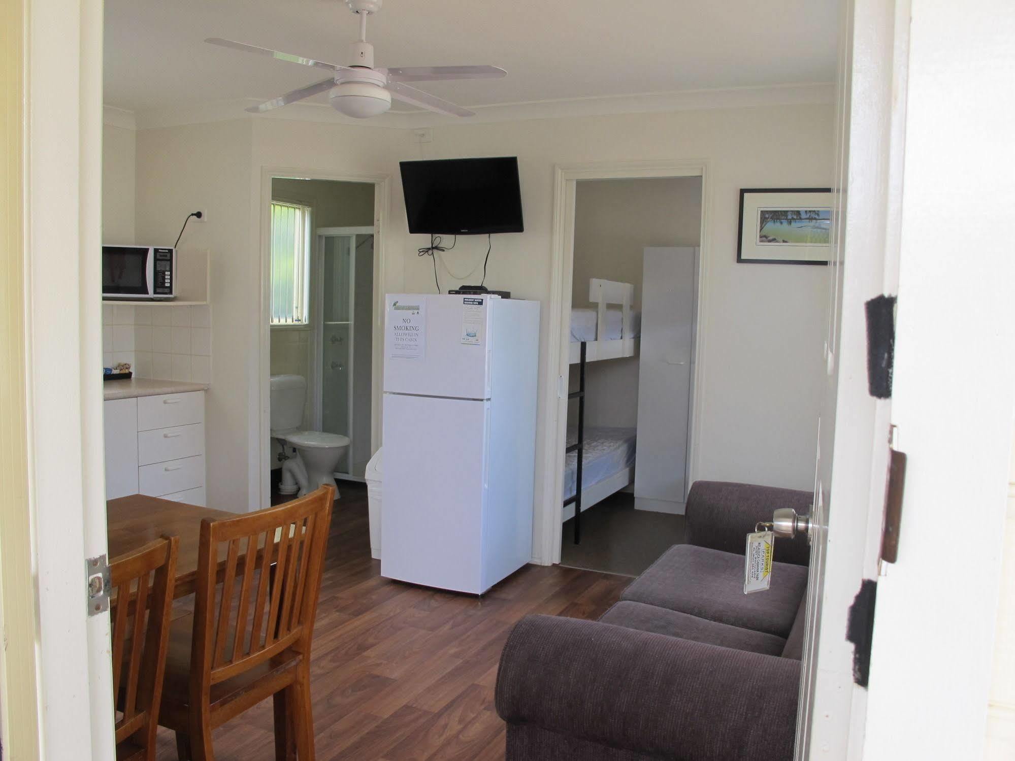 Melaleuca Caravan Park พอร์ตแมคควอรี ภายนอก รูปภาพ