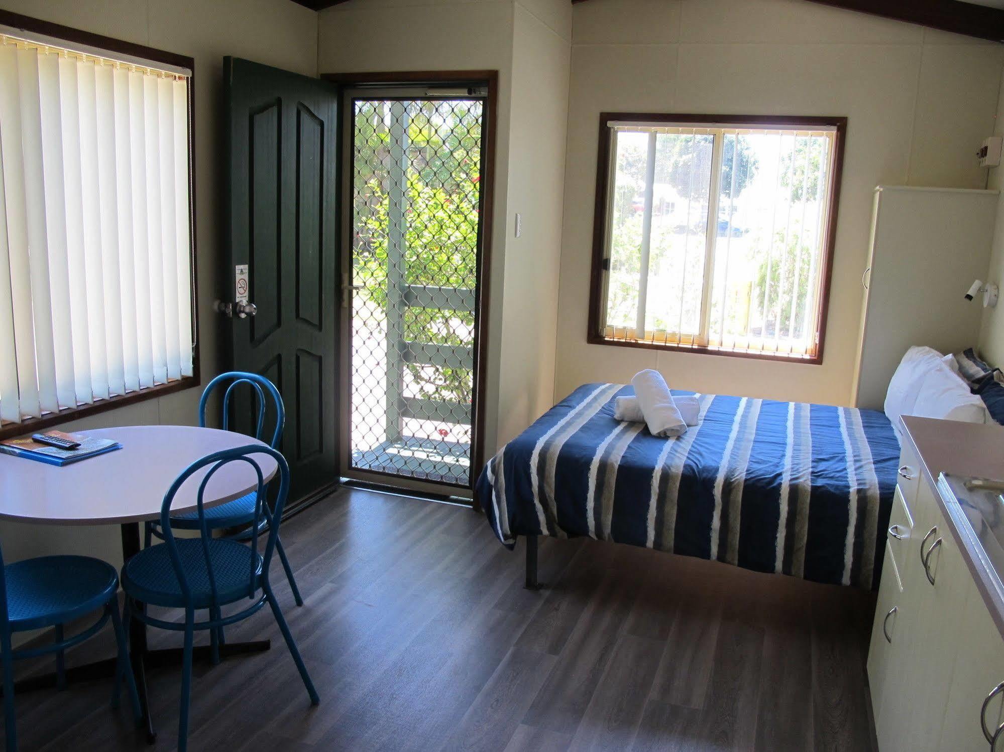 Melaleuca Caravan Park พอร์ตแมคควอรี ภายนอก รูปภาพ